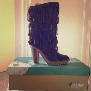 Fringe boots