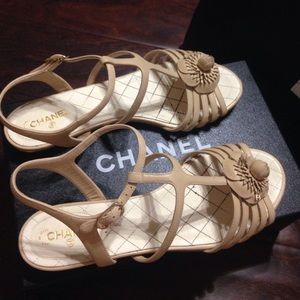 Chanel Lambskin Flower Sandals size 39 (9)
