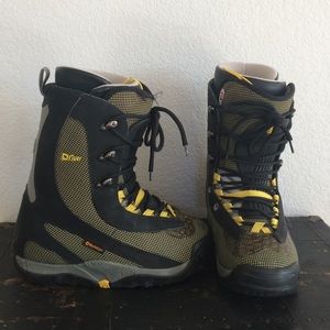 Burton women's Driver snowboarding boots like new