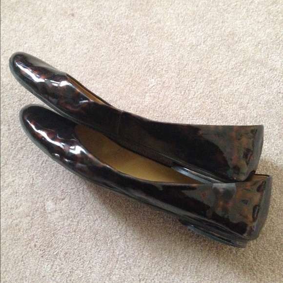 ⬇️ Nine West flats