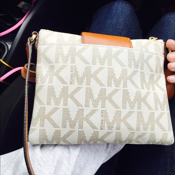 Mk Over shoulder purse 💕 - Picture 2 of 3
