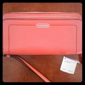 SOLD👝👛Coral Coach Wallet/Wristlet👛👝