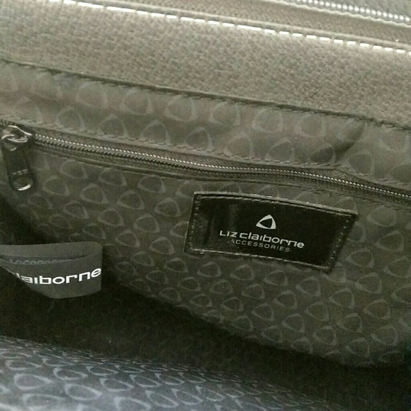 🎉HOST PICK!🎉Liz Claiborne Crossbody - Picture 3 of 4