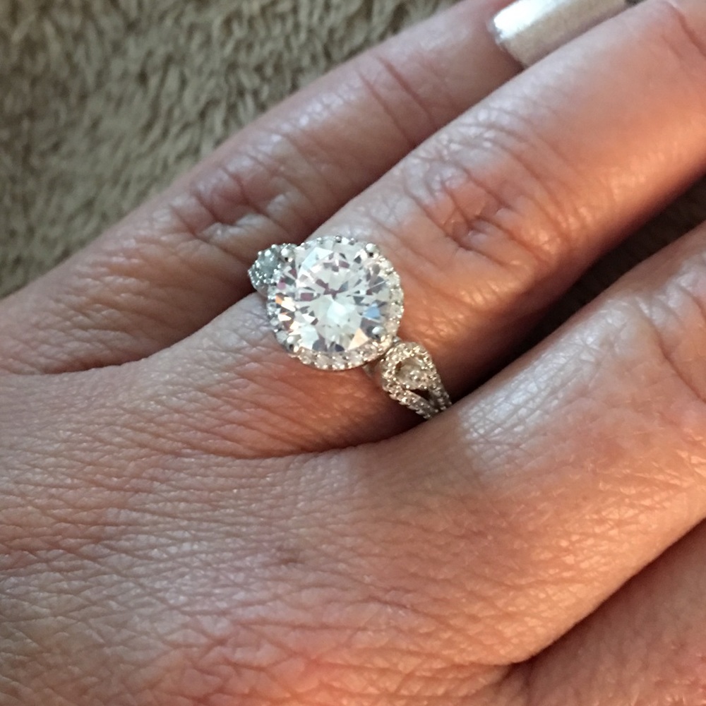 Very delicate Round 8mm With halo Engagement Ring