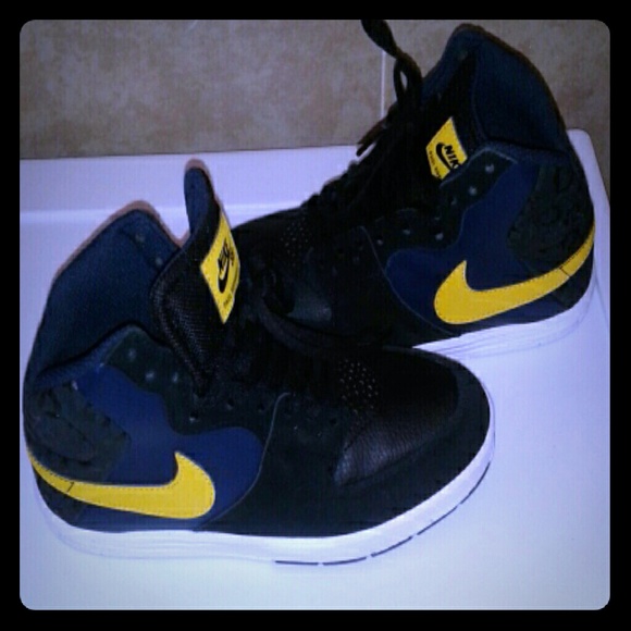 Brand Spanking New Nike Gym Shoes!