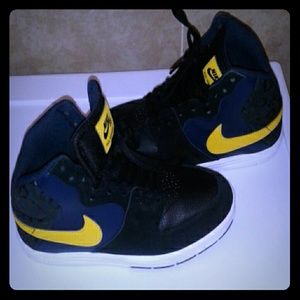 Brand Spanking New Nike Gym Shoes!