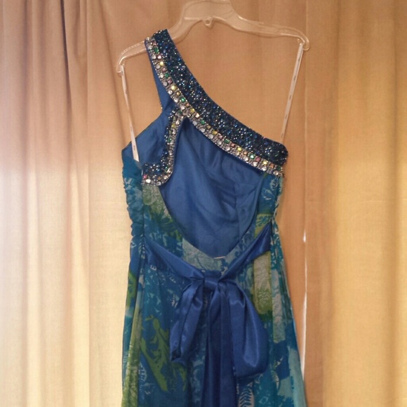 A RIVA Designs Prom dress - Picture 4 of 4