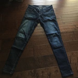 Guess jeans power ultra skinny size 26 dark wash