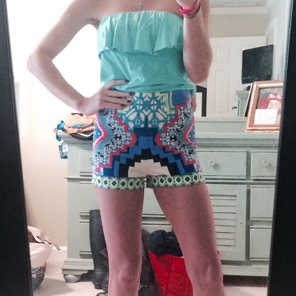 High waisted flying tomato Aztec shorts - Picture 2 of 4