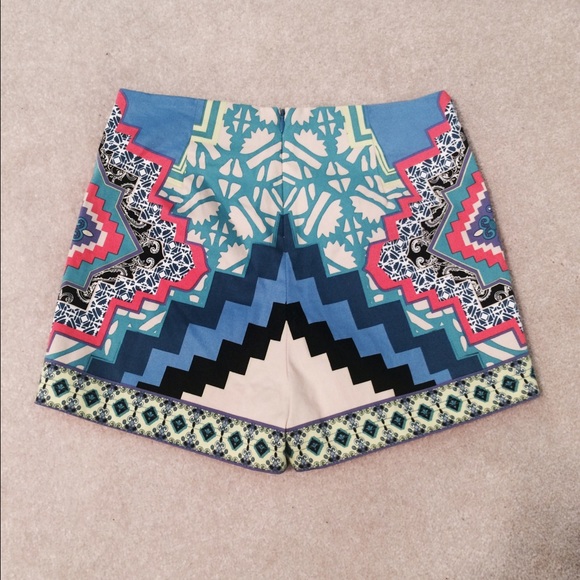 High waisted flying tomato Aztec shorts - Picture 4 of 4