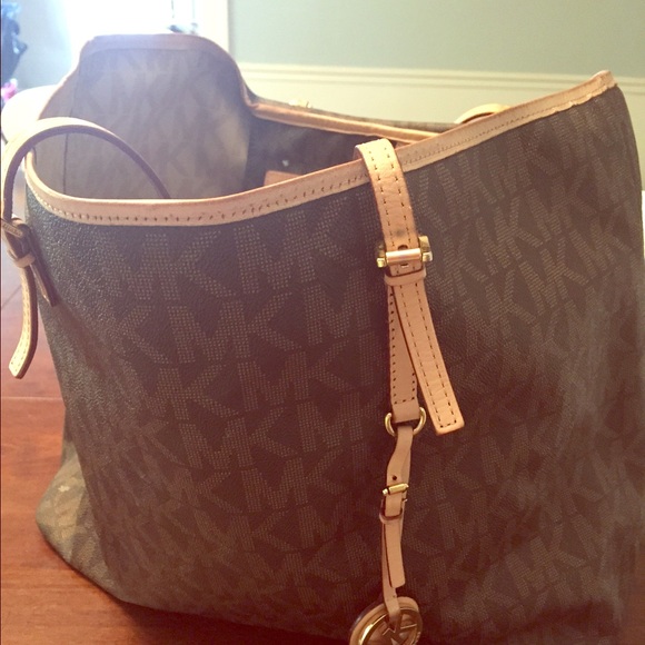 Large Michael Kors jet set tote!