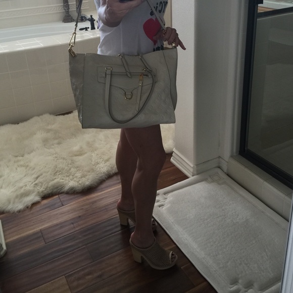 Authentic Louis Vuitton Lumineuse PM Bag - Picture 4 of 4