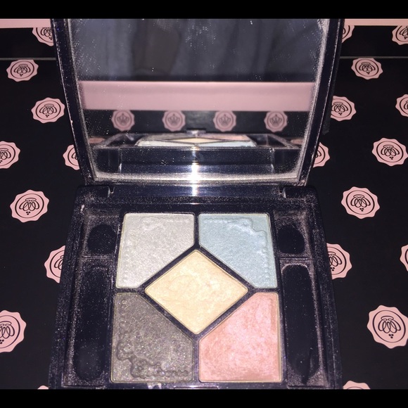 Assorted Makeup - Picture 2 of 3