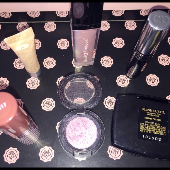 Assorted makeup - Picture 2 of 3