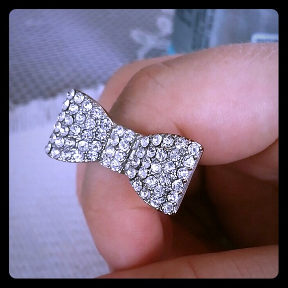 Crystal bow ring