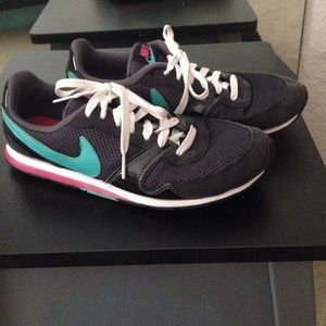 Nike tennis shoes