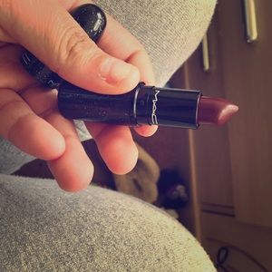 Mac lipstick (ROUGE Á LÈVRES) never used!!
