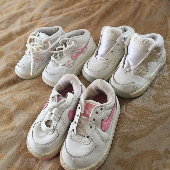 Toddler Nike Sneaker (size 4.5/5)
