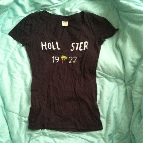 Hollister V-neck