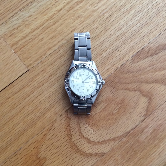 🔴BUNDLED! Silvertone Boyfriend Style Watch