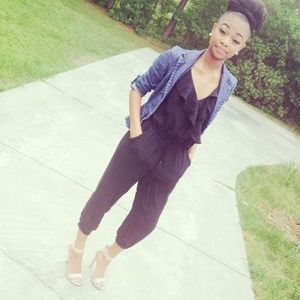 Black romper with pockets