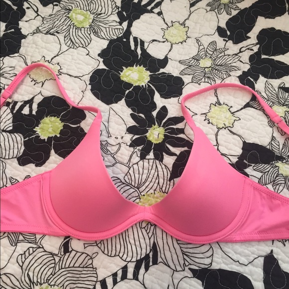 32a Victoria's Secret PINK lightly lined bra