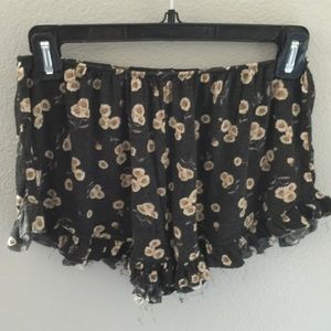 Brandy Melville Daisy Shorts🌼