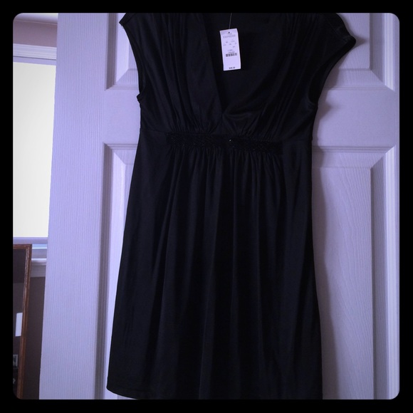 Black cap sleeve v-neck long shirt