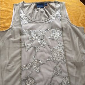 Vera Wang sleeveless shirt
