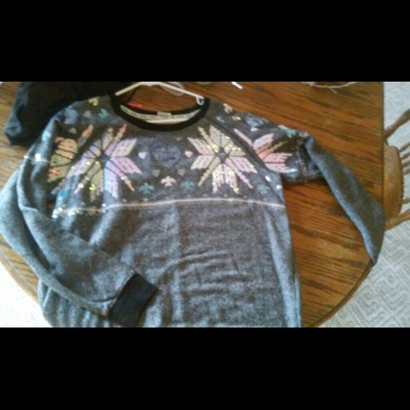 SOLD Sequin snowflake crew - Picture 1 of 1