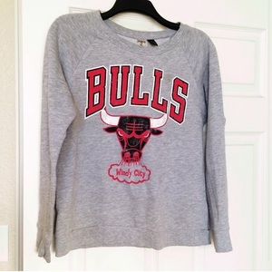 Grey Chicago Bulls sweater