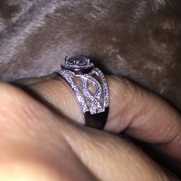 6mm Round CZ with halo band Silver 925 & CZ - Picture 2 of 4