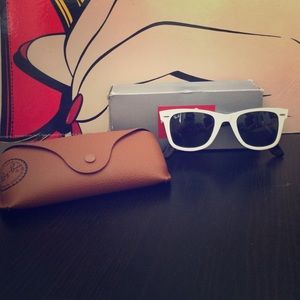 White Ray Ban Wayfarer
