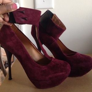 violet pumps