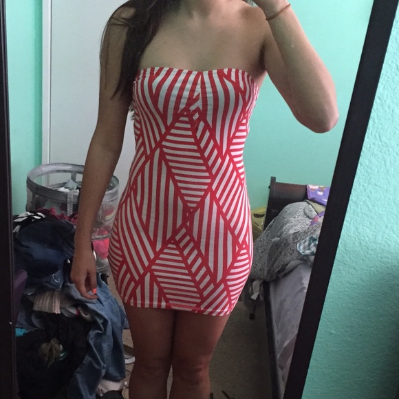 Red and white body con dress‼️