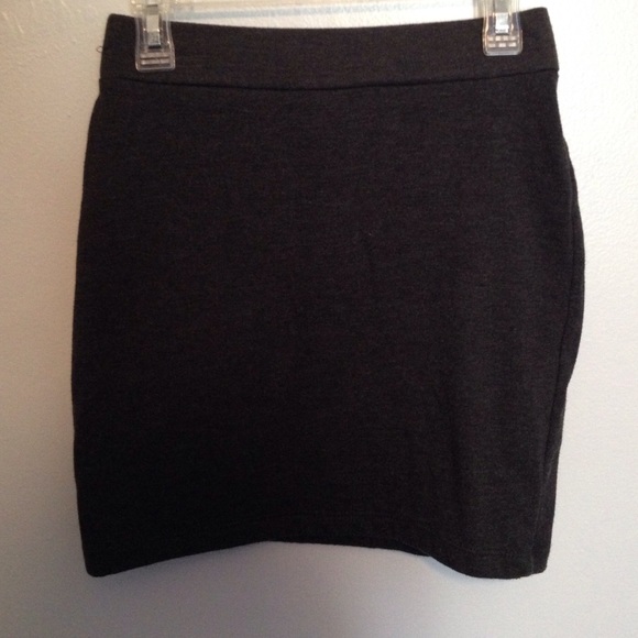 Simple grey fitted skirt