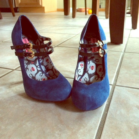 Betsey Johnson Shoes - RARE Betsey Johnson dark blue suede pumps!