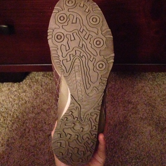 New balance shoes - Picture 2 of 5