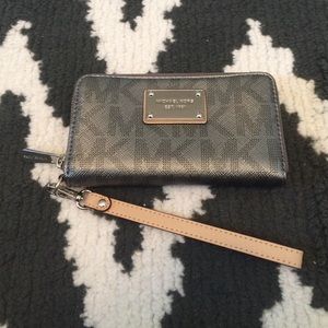 Michael kors wristlet / wallet