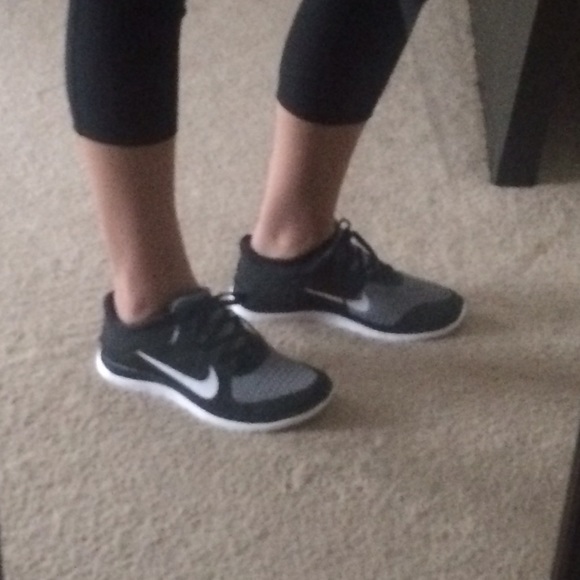 Nike Shoes - Nike free run 4.0