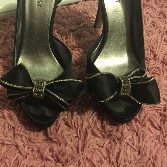 Heels - Picture 4 of 4