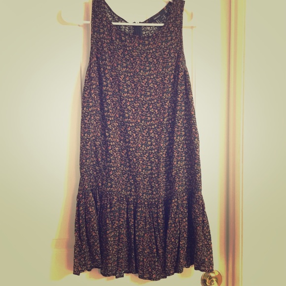 Autumn print dress with low skirt