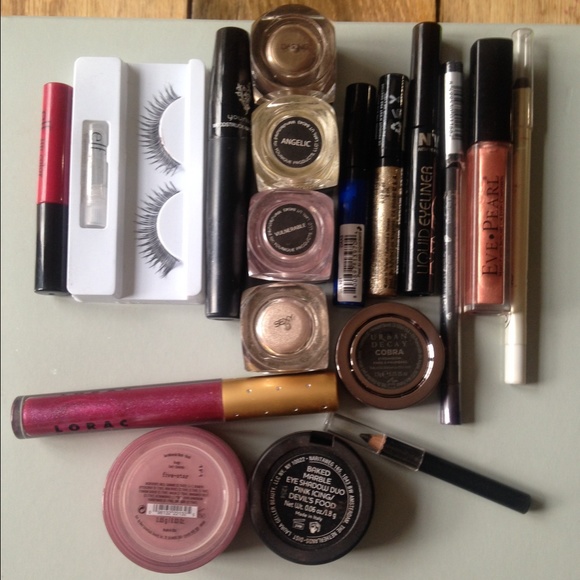 Makeup - Picture 2 of 2