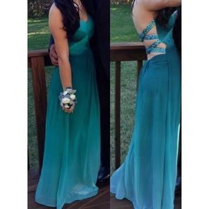 beautiful prom dress!