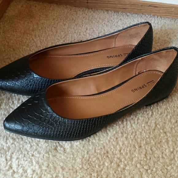 Black leather pointed toe flats