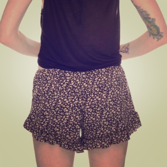 Brandy Melville Vodi Shorts