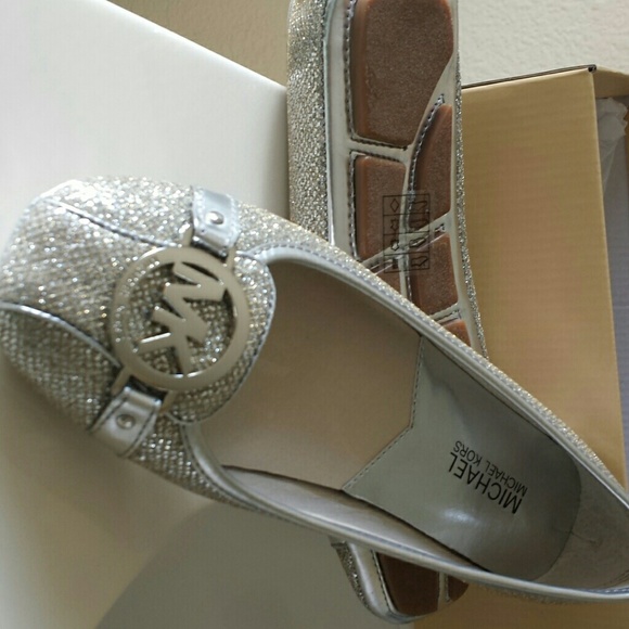 Nwt Michael Kors Silver size 8 ballet padded flat