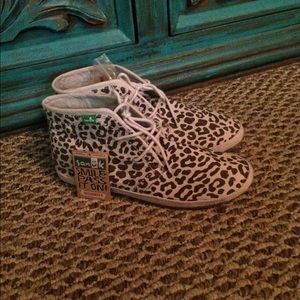 Sanuk Savvy Anna lace up shoes 8