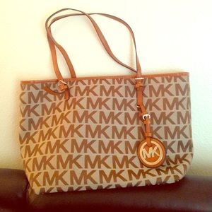 🎉SOLD!🎉Michael kors purse