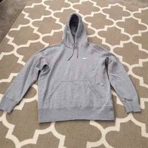 Grey Nike sweatshirt (size M)